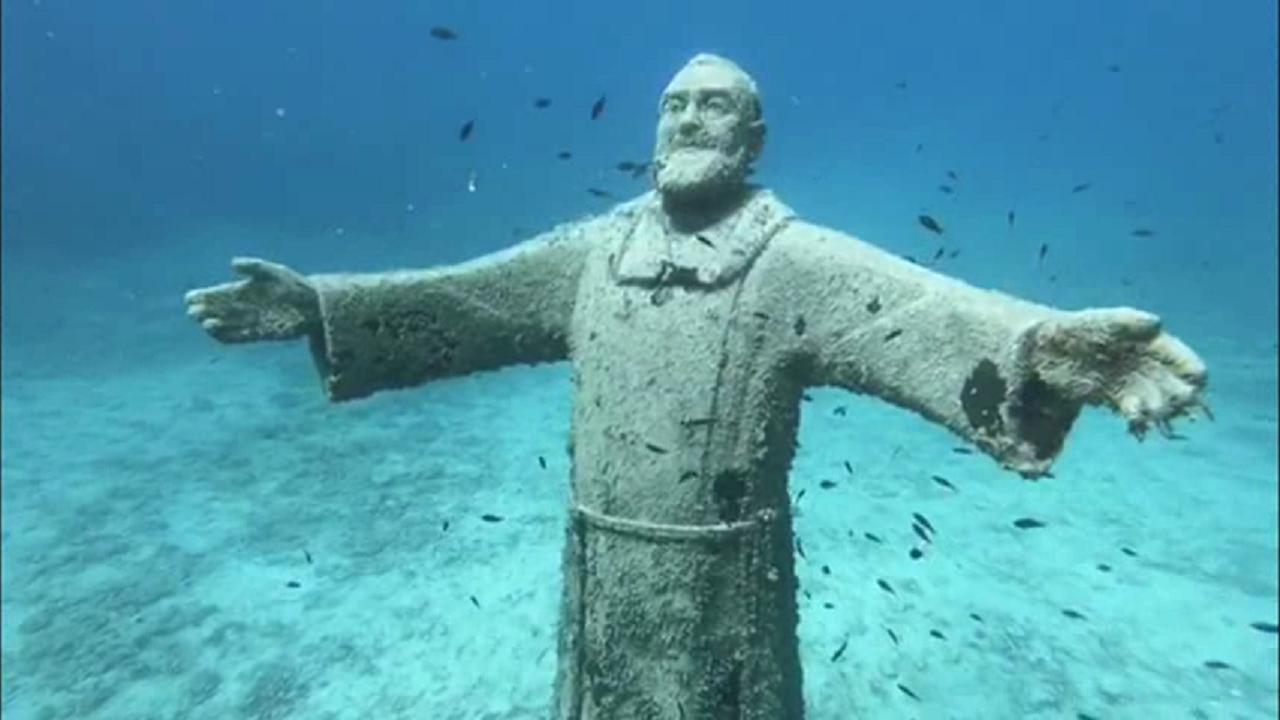 038. Isole Tremiti - Statua Padre Pio